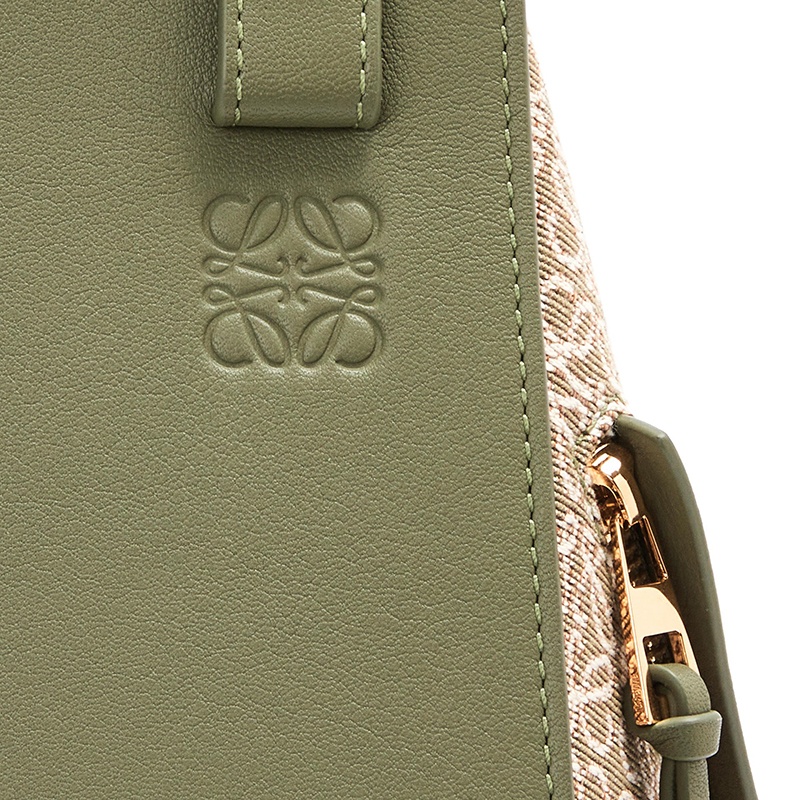 商品Loewe|Loewe/罗意威 22春夏新款Hammock系列 女士小号牛油果绿色提花布和牛皮革拼接可手提单肩斜挎吊床包 A538S35X43-4364,价格¥18769,第8张图片详细描述