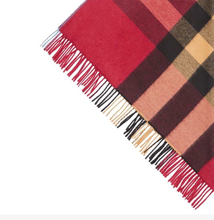 商品[国内直发] Burberry|Burberry 巴宝莉 女士红色格纹羊绒围巾 8007912-红色,价格¥3386,第4张图片详细描述