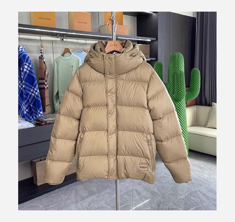 商品Burberry|BURBERRY博柏利 时尚冬季保暖长袖连帽羽绒服 80910931 男女同款情侣款 驼色,价格¥4816,第8张图片详细描述