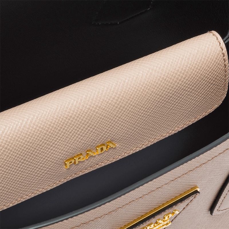 商品Prada|PRADA/普拉达 22新款 double系列 女士粉色saffiano十字纹皮革拆卸吊饰金色标志双皮手柄手提斜挎包1BG887_2A4A_F0UDW_V_OOO,价格¥26805,第5张图片详细描述