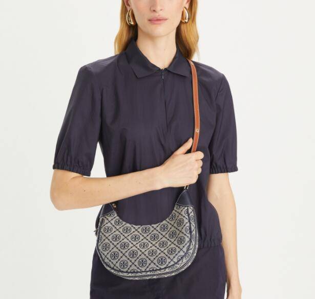 商品Tory Burch|汤丽柏琦T Monogram  撞色压花女士单肩新月包（香港仓发货）,价格¥3199,第11张图片详细描述