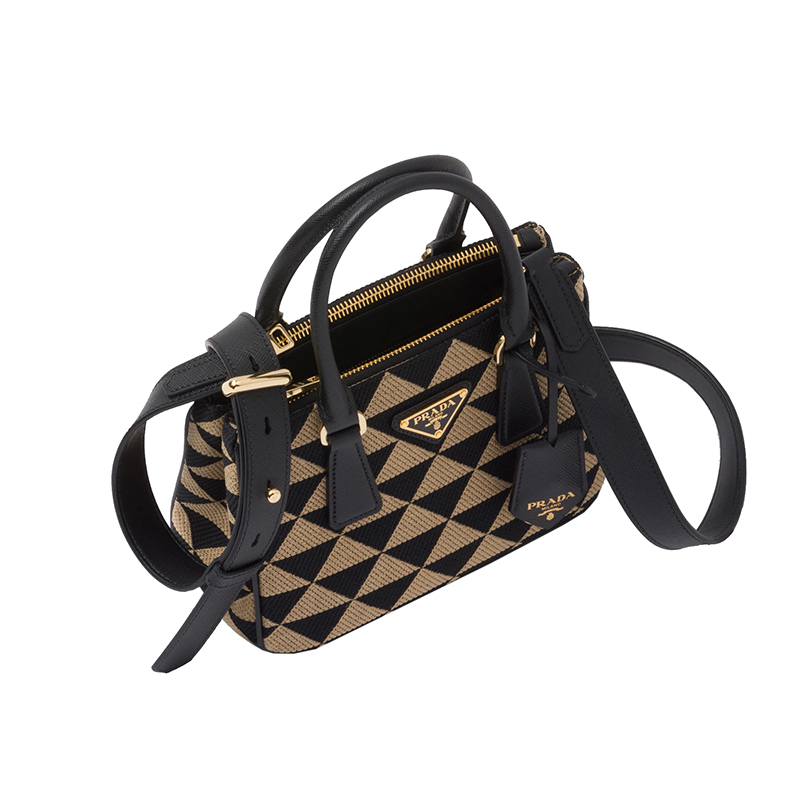 商品Prada|PRADA/普拉达 22新款 Galleria系列 女士黑色/米色拼色刺绣面料配皮手柄拆卸钥匙圈拉链开合金色徽标单肩手提斜挎包1BA906_2FKL_F0Y30_V_XOM,价格¥19874,第6张图片详细描述