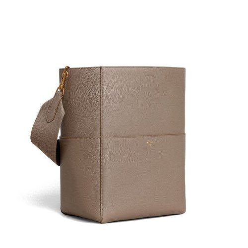 商品Celine|【包税】CELINE/赛琳 经典款Sangle 灰褐色女士中号小牛皮单肩手提水桶包 189593AH4.18TP,价格¥16063,第2张图片详细描述