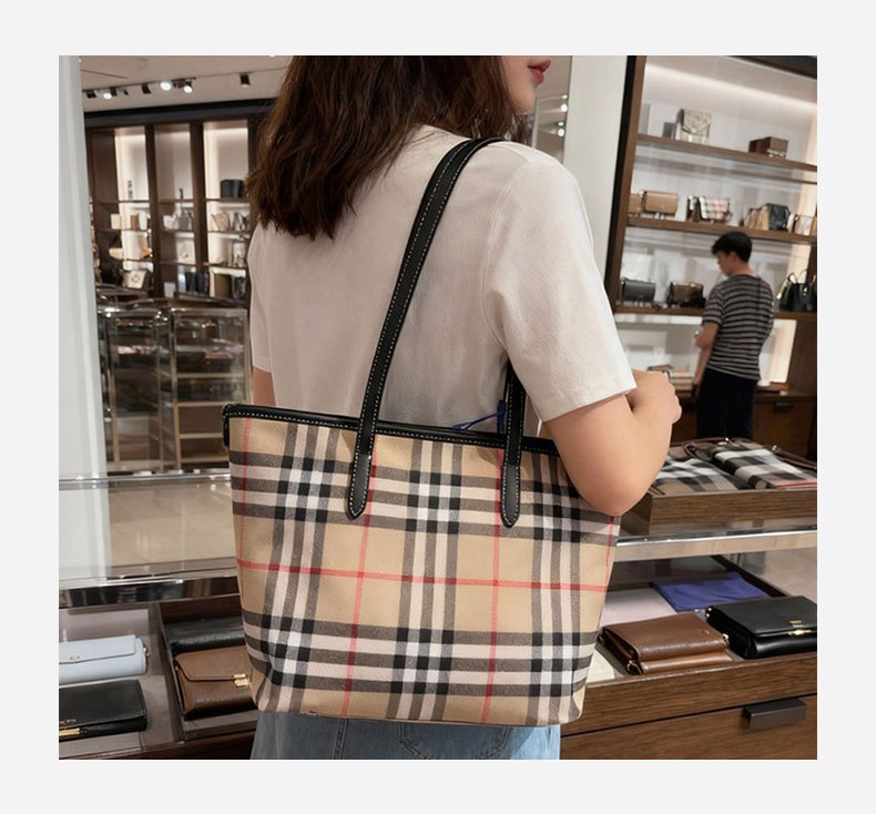 商品Burberry|Burberry/博柏利 女士米色棉布网格条纹通勤轻行单肩包,价格¥3102,第6张图片详细描述