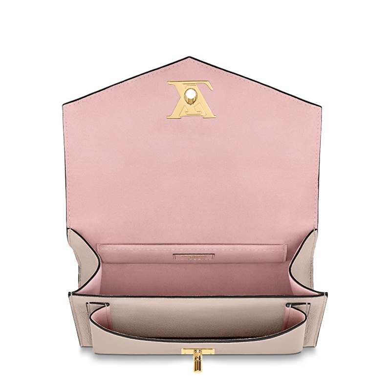 商品Louis Vuitton|预售十天 Louis Vuitton/路易威登 22春夏新款MYLOCKME系列 女士灰褐色粒面小牛皮银扣银链单肩斜挎链条信封包M56137,价格¥20118,第4张图片详细描述