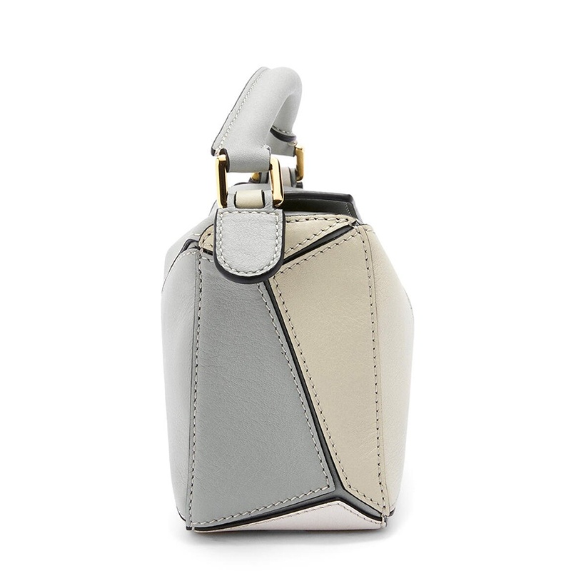 商品Loewe|Loewe/罗意威 22春夏新款Puzzle系列 女士迷你大理石灰色牛皮革几何线条可单肩斜挎手提拼图包 A510U95X34-1693,价格¥15727,第4张图片详细描述