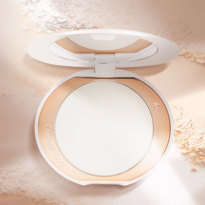 商品Charlotte Tilbury|CHARLOTTE TILBURY 白月光柔焦亮颜蜜粉饼9g 提亮保湿养肤定妆,价格¥422,第4张图片详细描述