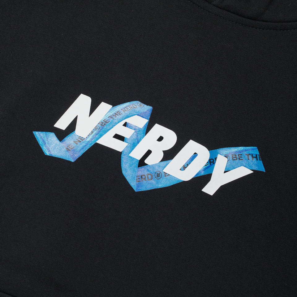 商品NERDY|【享贝家】NERDY 新款男女同款情侣款运动休闲连帽卫衣 黑色\白色\粉红色（预售款，10天发货）PNEF22KE1601,价格¥290,第11张图片详细描述