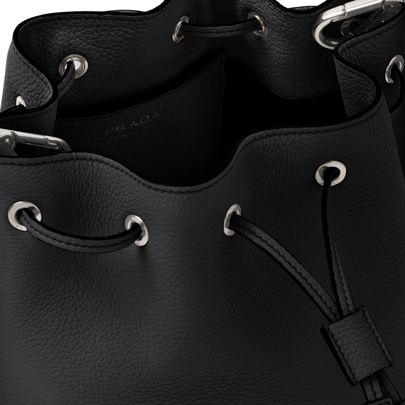 商品Prada|PRADA/普拉达 22春夏新款Flou系列 女士黑色皮革银扣单肩斜跨手提抽绳水桶包1BE060_2DKV_F0002_V_3OO,价格¥18008,第5张图片详细描述