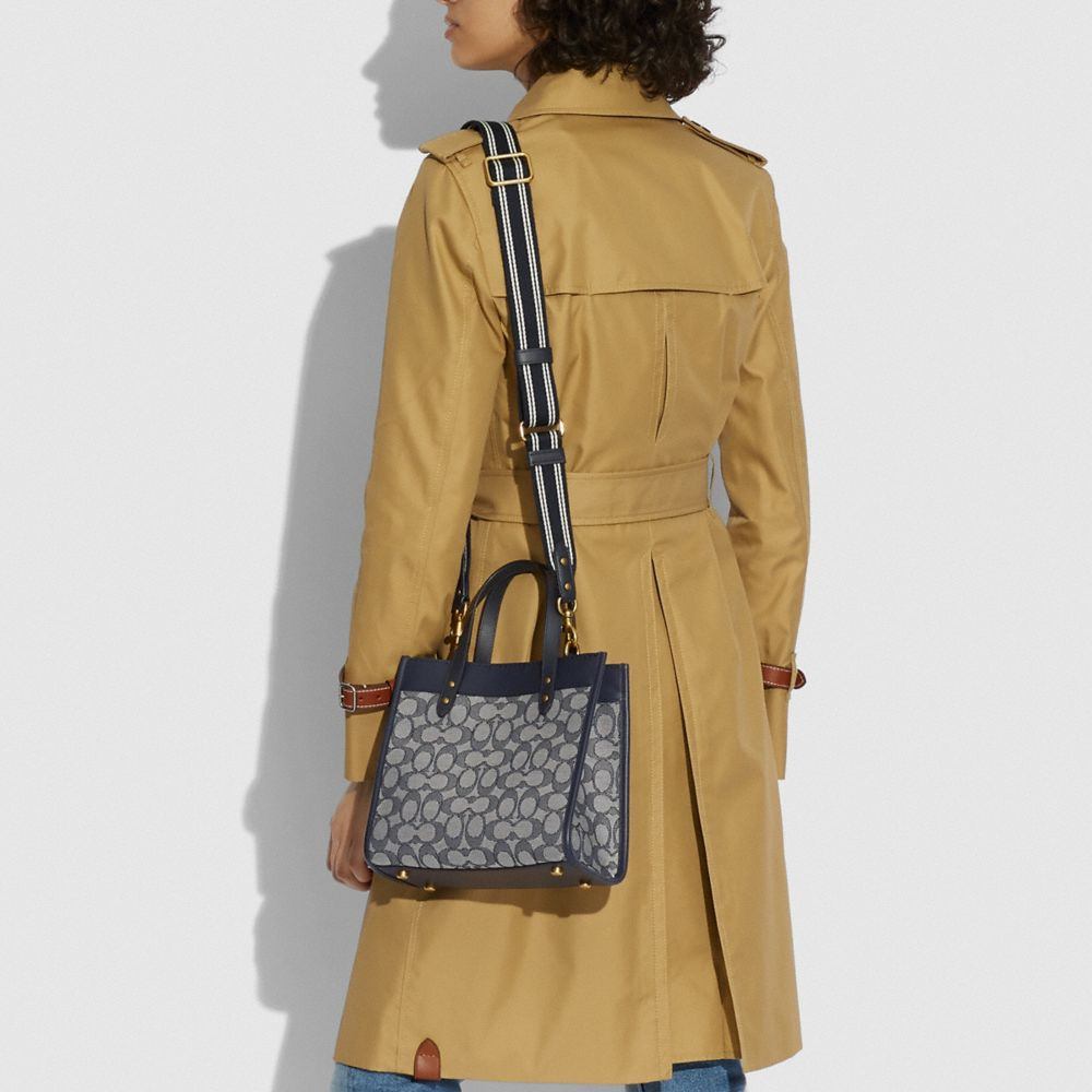 商品[国内直发] Coach|蔻驰女士 经典标志印花托特包小号手提单肩斜挎包CF404 IMOT4,价格¥972,第5张图片详细描述
