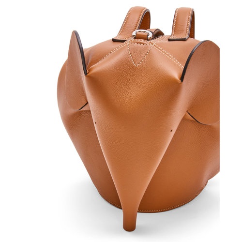 商品Loewe|【包税】LOEWE/罗意威 2021春夏新款 Elephant系列 男士大号棕褐色经典小牛皮拉链大象轮廓可调节肩带拉链斜挎单肩包B623A18X01-2530,价格¥15132,第4张图片详细描述