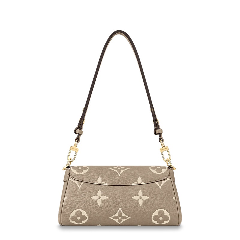 商品Louis Vuitton|预售十天 Louis Vuitton/路易威登 22春夏新款FAVORITE系列 女士大象灰/奶白色双色老花压纹粒面牛皮金扣金链单肩斜跨手提链条包M45836,价格¥21606,第4张图片详细描述