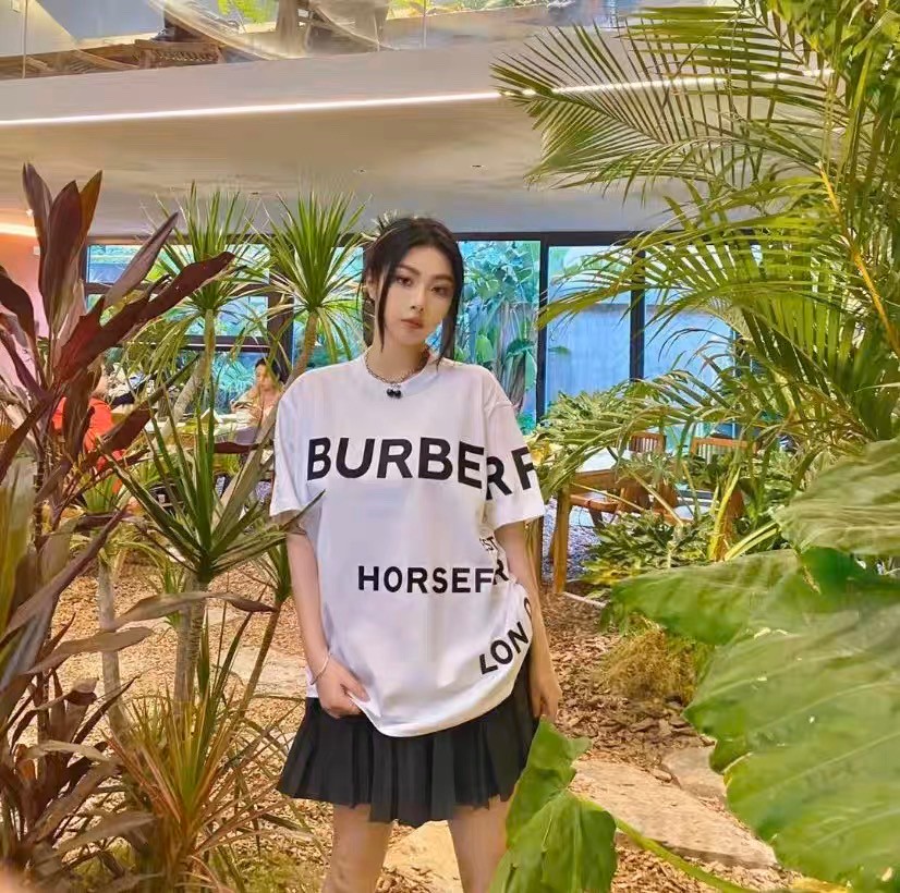 商品Burberry|BURBERRY/博柏利 黑色棉质Horseferry印花休闲T恤 男女同款 情侣款80805431,价格¥1414,第30张图片详细描述