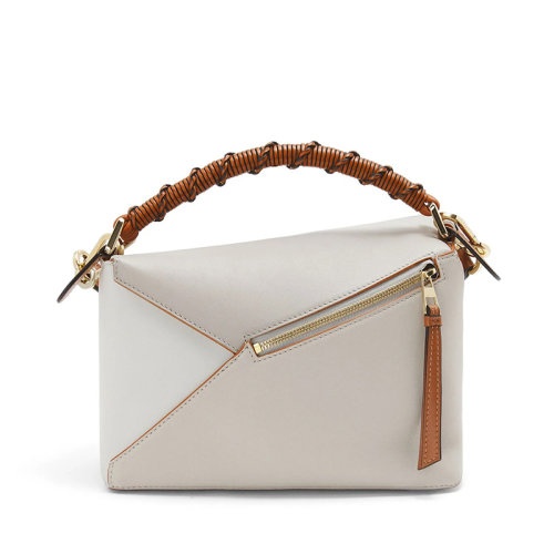 商品Loewe|【包税】 LOEWE/罗意威 22新款Puzzle Edge系列 女士小号幽灵白/暖白色纳帕小牛皮编织手柄单肩斜挎手提拼图包A510P60X02-1759,价格¥24243,第6张图片详细描述