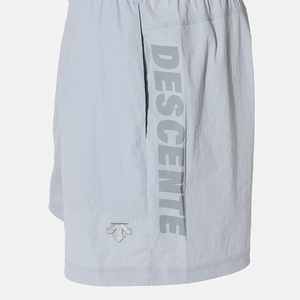 商品DESCENTE|【享贝家】DESCENTE 迪桑特 字母运动休闲短裤 浅灰色 男款 SN223EHP59 （现采购商品，下单后12天内发货）,价格¥507,第7张图片详细描述