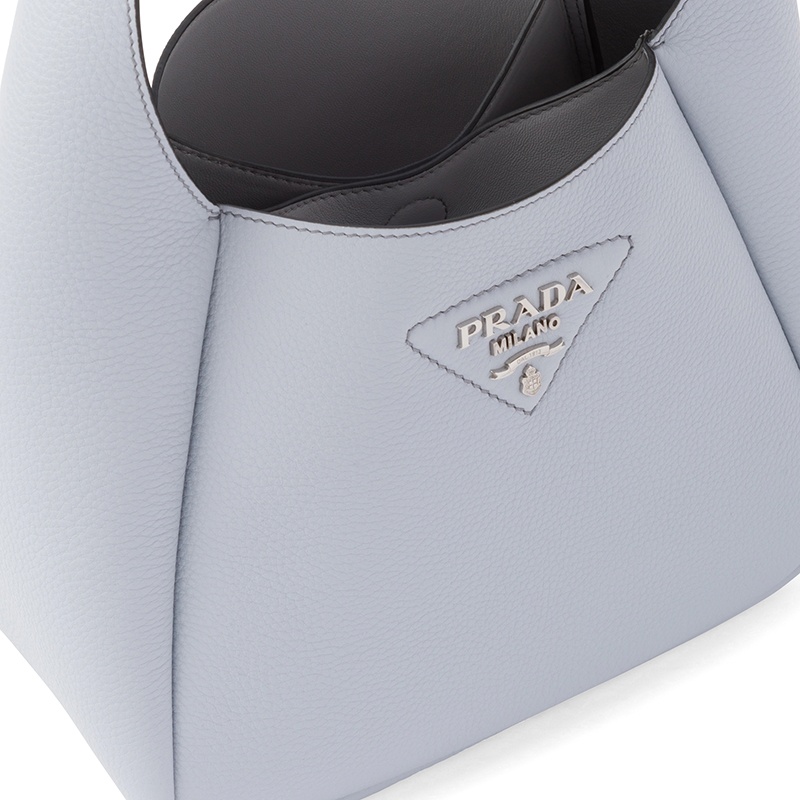 商品Prada|PRADA/普拉达 经典款 女士矢车菊蓝皮革饰有金属三角徽标单肩手提包1BC127_2DKV_F010I_V_OOM,价格¥19891,第3张图片详细描述