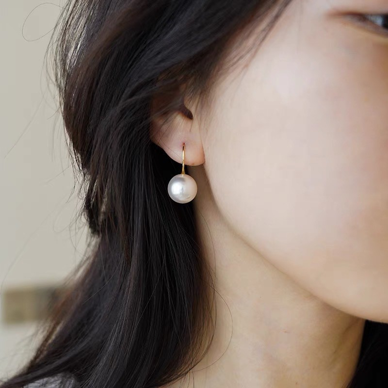 商品[国内直发] GLENVINTEN|格岚云顿新款简约复古银灰色白色高跟鞋耳环女奥地利施家珍珠925银镀金耳饰,价格¥117,第5张图片详细描述