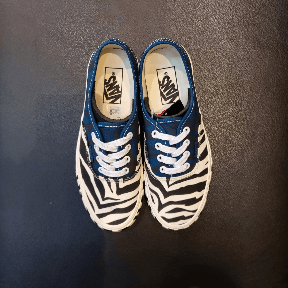 商品Vans|【韩国直邮|包邮包税】万斯[VANS] Ua Authentic # Animal # 男女共用 运动鞋 蓝色/zebra (VN0A5KRDASQ),价格¥281,第3张图片详细描述
