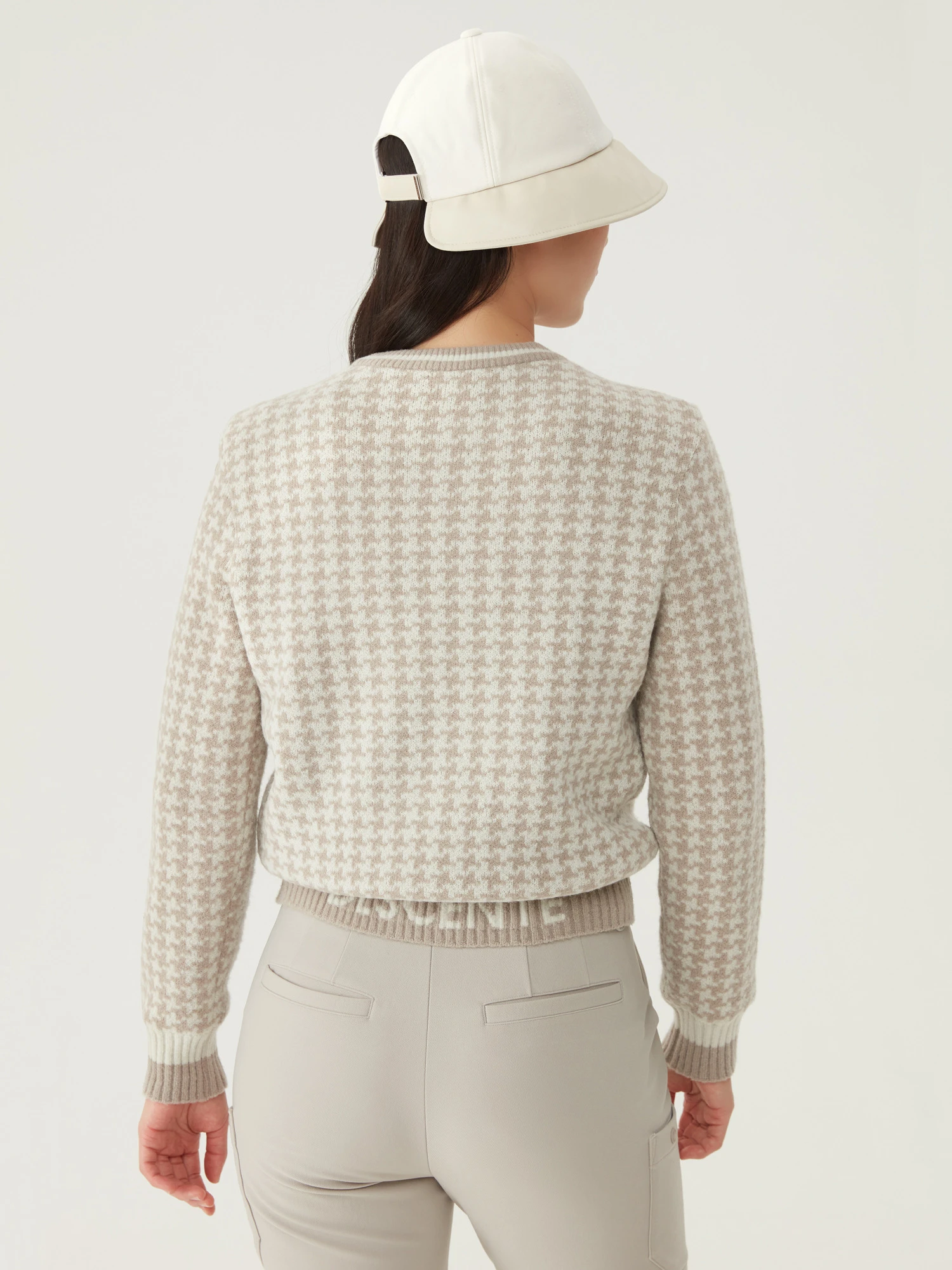 商品【预售商品15天发货】 DESCENTE|高尔夫系列女性图案防风毛衣时尚个性 DO42WFKPN1-LBGG,价格¥1413,第13张图片详细描述