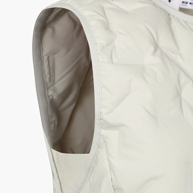 商品【预售商品15天发货】 DESCENTE|高尔夫女性轻便羽绒背心适合冬季穿搭 DO32WFDV93-LBGG,价格¥1274,第13张图片详细描述