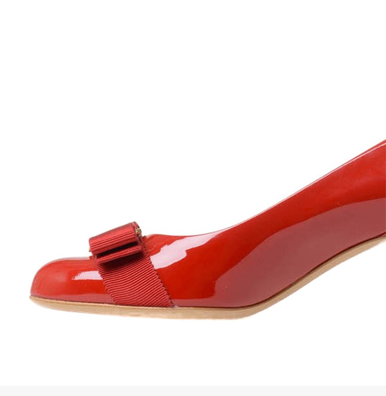 商品Salvatore Ferragamo|Salvatore Ferragamo 菲拉格慕 红色蝴蝶结罗斯纹漆皮中跟鞋 01-B792-592182,价格¥3333,第9张图片详细描述