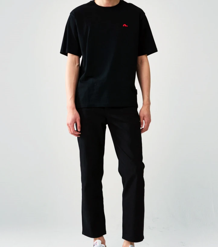 商品Evisu|【享贝家】（国内现货-QD）Evisu 福神 纯色小标圆领休闲宽松短袖T恤 男女同款 黑色 EU5UTS925BK,价格¥110,第4张图片详细描述