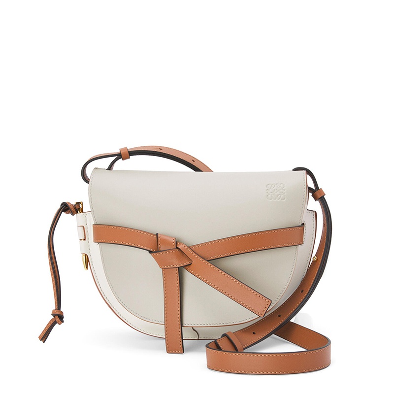商品Loewe|LOEWE/罗意威 21春夏款 Gate系列 女士小号幽灵白/浅幽灵白柔软小牛皮徽标印花可调节肩带马鞍包A650T20X31-1784,价格¥16214,第2张图片详细描述