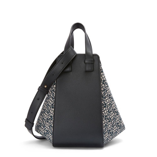 商品Loewe|【包税】LOEWE/罗意威 22春夏新款Hammock系列 女士小号海军蓝/黑色织物配牛皮革金扣单肩斜挎手提吊床包A538S35X43-5938,价格¥17881,第3张图片详细描述