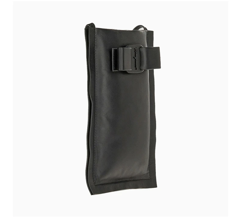 商品Salvatore Ferragamo|SALVATORE FERRAGAMO 女士黑色皮革手机包 22-0293-745851,价格¥2574,第5张图片详细描述