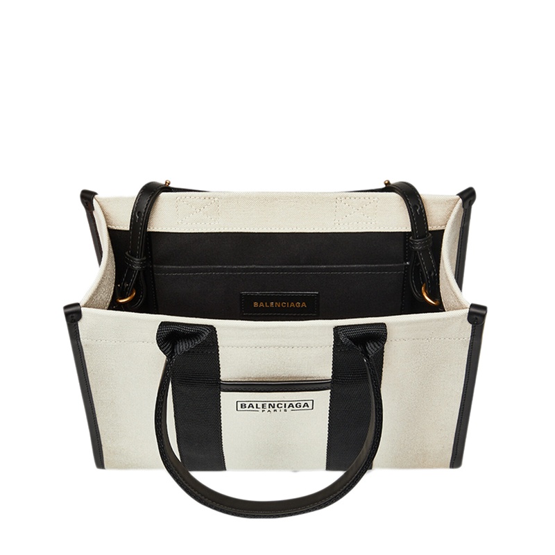商品Balenciaga|Balenciaga/巴黎世家 春夏新款 HARDWARE系列 女士小号浅米色/黑色棉质帆布徽标金属肩带手提斜挎单肩包6714022HHAM9260,价格¥7659,第6张图片详细描述