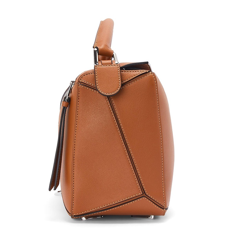 商品Loewe|【包税】LOEWE/罗意威 21春夏新款 Puzzle系列 女士棕褐色经典小牛皮斜挎单肩手提拼图包0010097897,价格¥22547,第4张图片详细描述