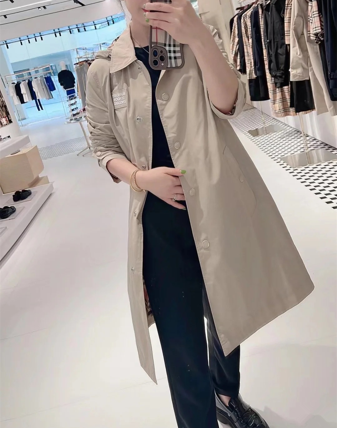 商品Burberry|BURBERRY/博柏利 女士米灰色尼龙可拆卸连帽排扣中款风衣80227321,价格¥3000,第11张图片详细描述