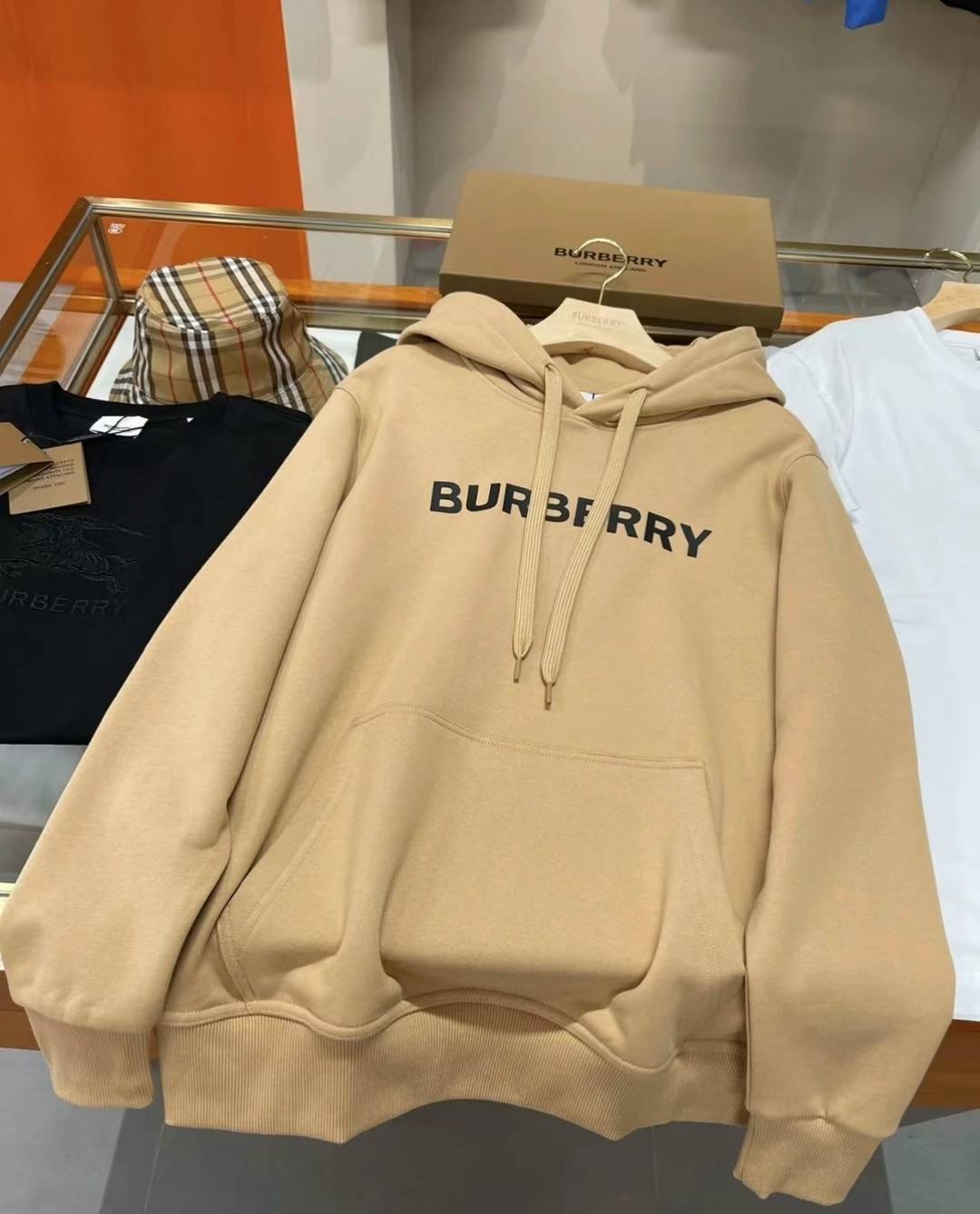 商品Burberry|BURBERRY/博柏利 女士驼色棉质徽标印花连帽卫衣80607021,价格¥2946,第5张图片详细描述