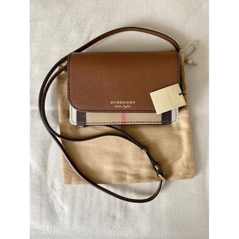 商品Burberry|BURBERRY/博柏利 现货24年新款 女士棕褐色皮革格子图案斜挎包80628091,价格¥3043,第4张图片详细描述