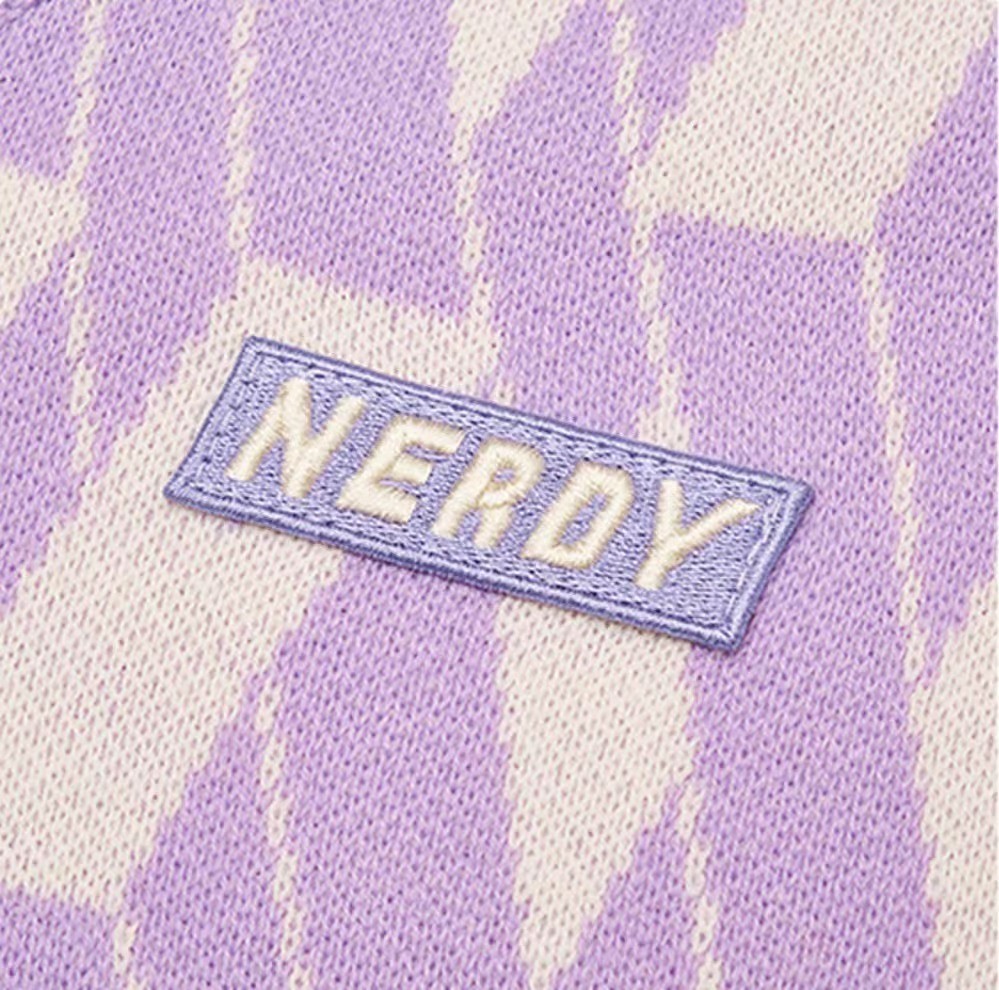 商品NERDY|【享贝家】NERDY 徽标图案针织马甲 男女同款 浅紫色（预售款，10天发货） PNES22KK0636 ,价格¥246,第4张图片详细描述
