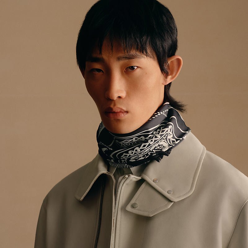 商品Hermes|Hermes/爱马仕 男士黑色真丝丝巾,价格¥3804,第2张图片详细描述