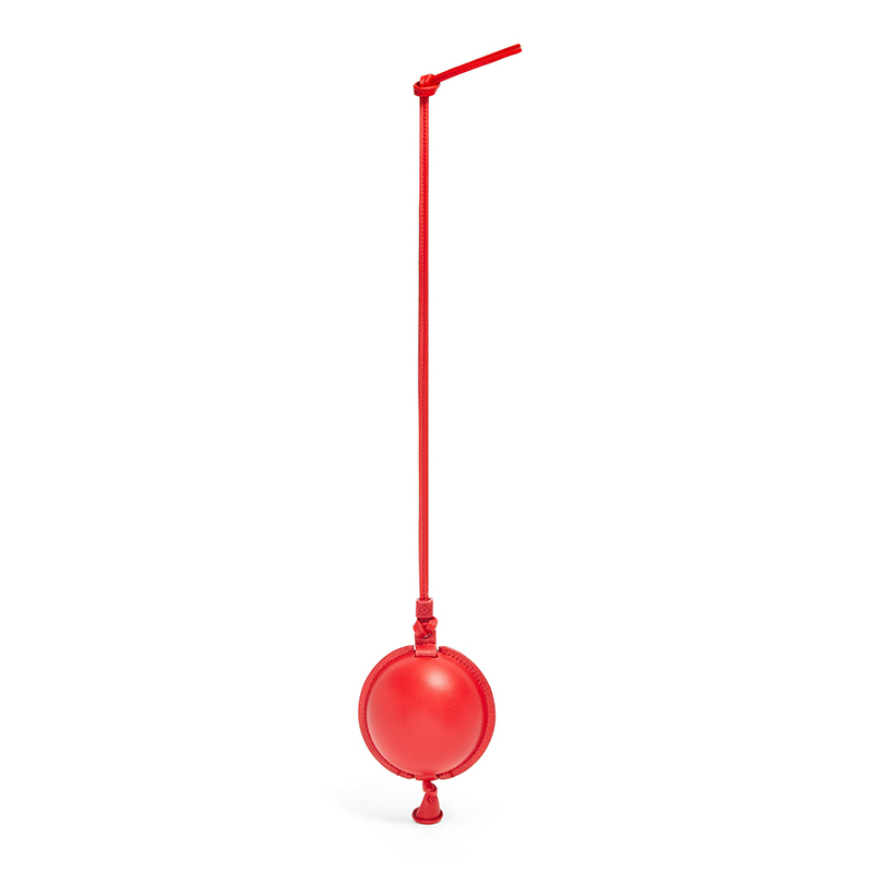 商品Loewe|LOEWE/罗意威 22新款 女士胭脂红色小牛皮压纹标志圆型气球手拿包手腕单肩手提包C630120X01-2827,价格¥3451,第4张图片详细描述