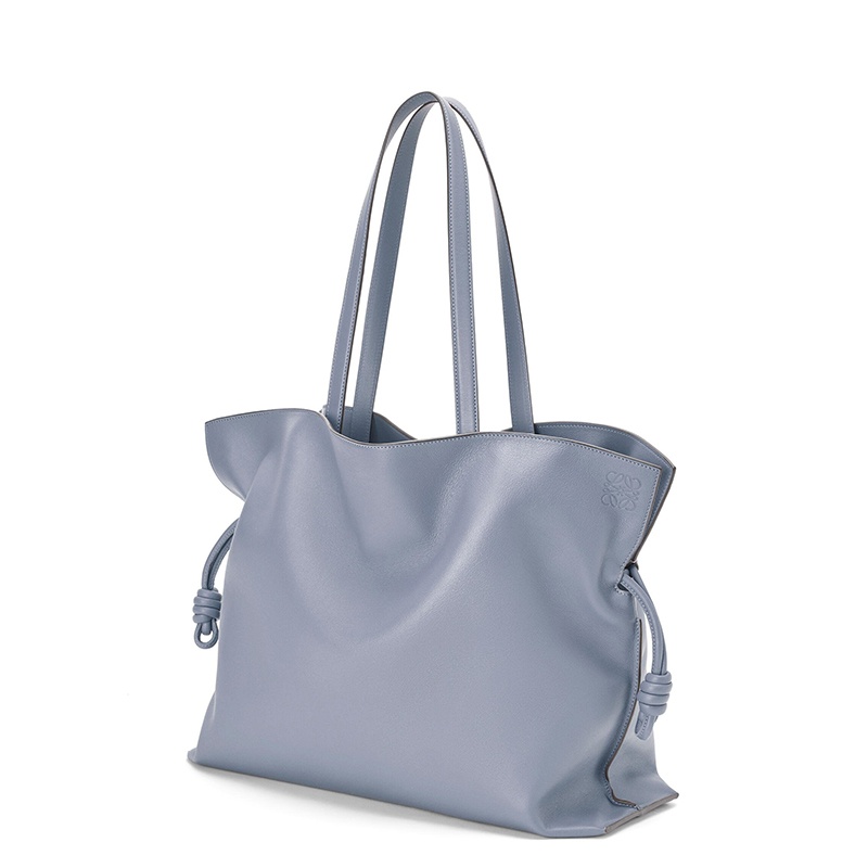 商品Loewe|【包税】LOEWE/罗意威 22春夏新款Flamenco系列 女士XL款大西洋蓝色纳帕小牛皮手提单肩包0010640449,价格¥23013,第3张图片详细描述