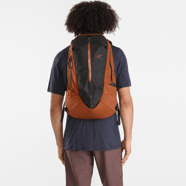 商品Arc'teryx|【Brilliant|包邮包税】始祖鸟 ARRO 22 BACKPACK[SS23] 新款上市 Aro 22 背包 ABNSUX4618,价格¥2409,第19张图片详细描述