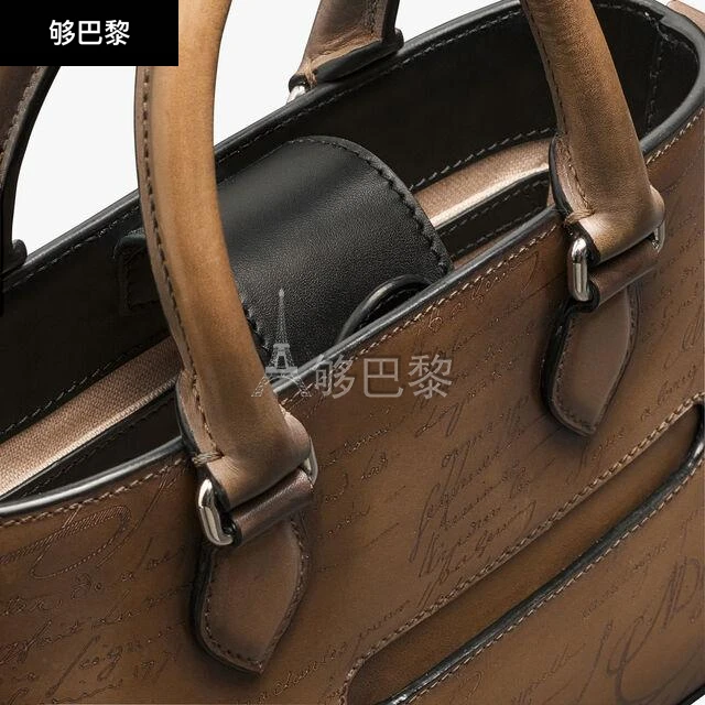 商品Berluti|【预售】 伯鲁提 25春夏 男士 手提包 Toujours Gulliver Scritto图纹皮革邮差包 TOUJOURS__GULLIVER__NEO-V2_G58 ,价格¥21511,第3张图片详细描述