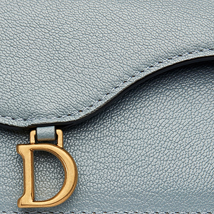 商品Dior|DIOR/迪奥 经典款SADDLE系列 女士云蓝色山羊皮金扣翻盖开合钱包零钱包卡夹S5692CCEH_M81B,价格¥3405,第5张图片详细描述