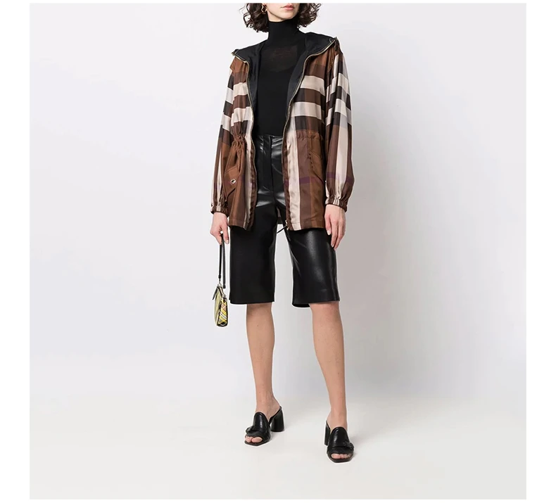 商品Burberry|BURBERRY 黑色女士T恤 8043516,价格¥2578,第6张图片详细描述