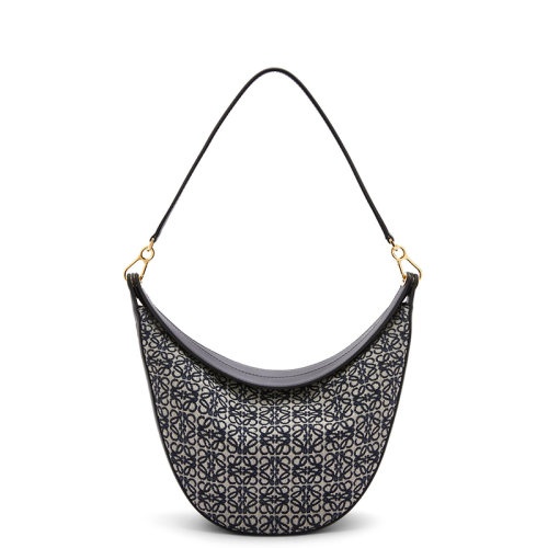 商品Loewe|【包税】LOEWE/罗意威 22春夏新款LUNA系列 女士海军蓝/黑色老花帆布配皮压纹徽标金扣配可拆卸肩带单肩手提腋下新月hobo流浪包A923PL9X01-5938,价格¥14719,第3张图片详细描述