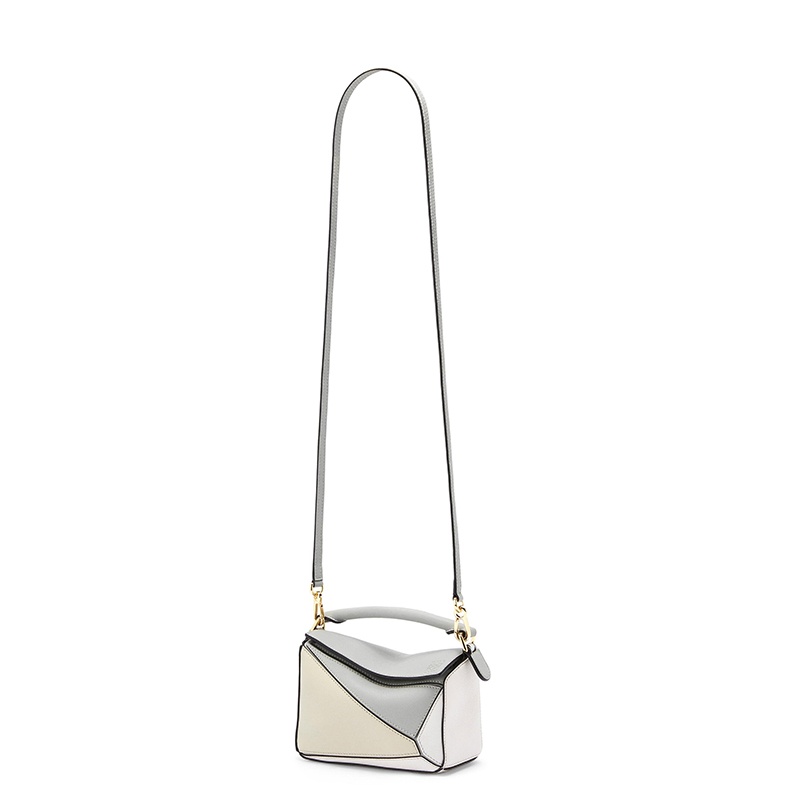 商品Loewe|Loewe/罗意威 22春夏新款Puzzle系列 女士迷你大理石灰色牛皮革几何线条可单肩斜挎手提拼图包 A510U95X34-1693,价格¥15727,�第5张图片详细描述