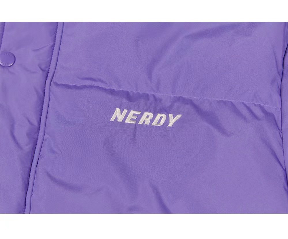 商品NERDY|【享贝家】NERDY 简约双面穿抓绒连帽羽绒服外套 男女同款 深紫色（预售款，10天发货） PNEW21DJ04 ,价格¥564,第6张图片详细描述
