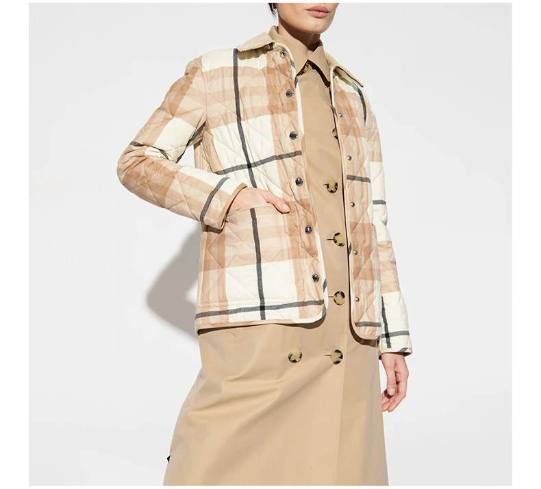 商品[国内直发] Burberry|BURBERRY 白色女士棉服 8055438,价格¥7878,第5张图片详细描述