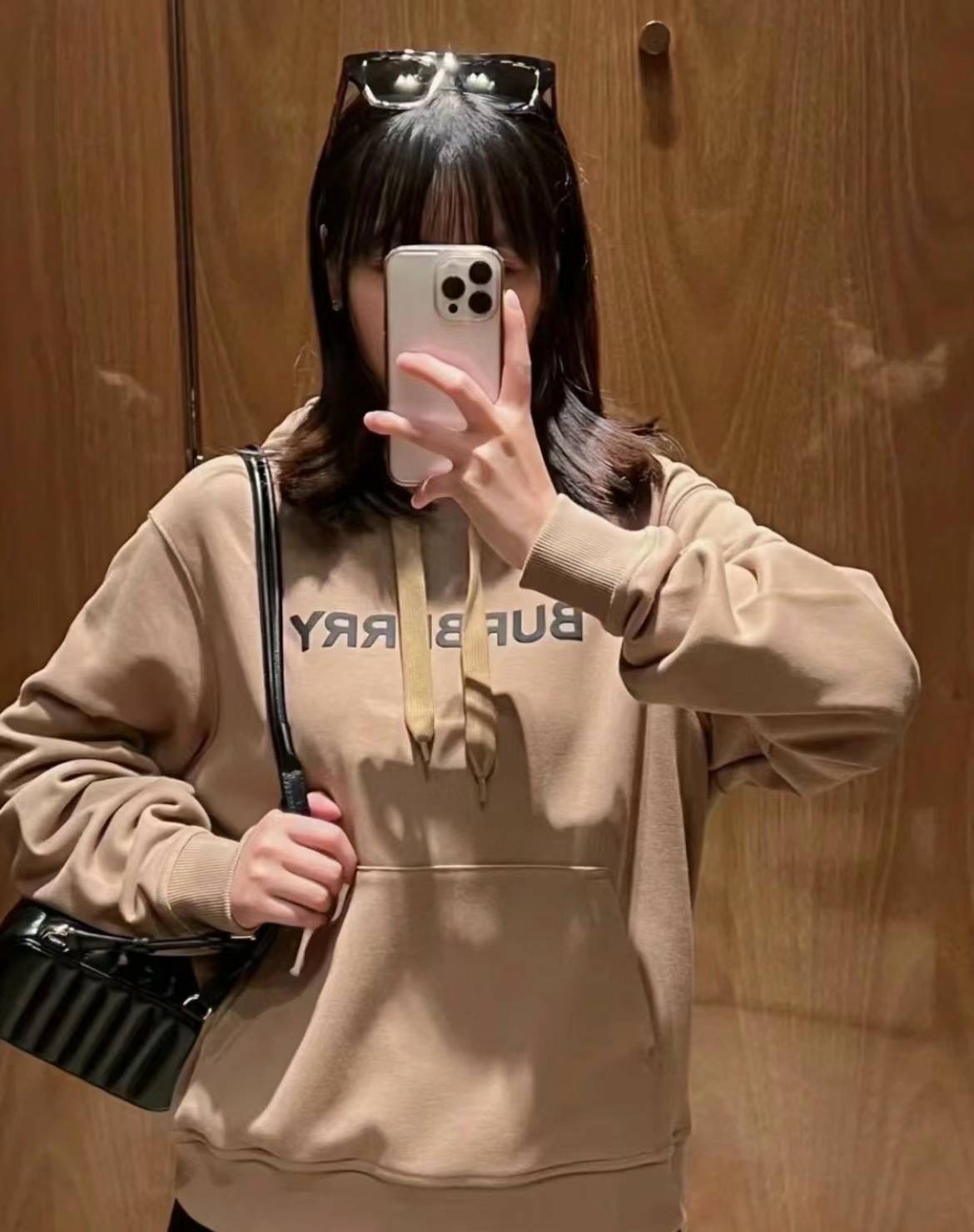 商品Burberry|BURBERRY/博柏利 女士驼色棉质徽标印花连帽卫衣80607021,价格¥2946,第6张图片详细描述