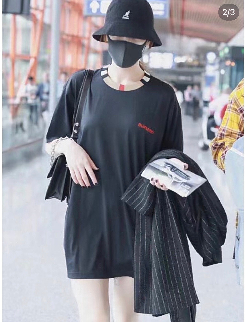 商品Burberry|BURBERRY/博柏利 男女同款 情侣款黑色棉质经典格纹圆领红徽标T恤80781141明星热巴同款,价格¥724,第10张图片详细描述