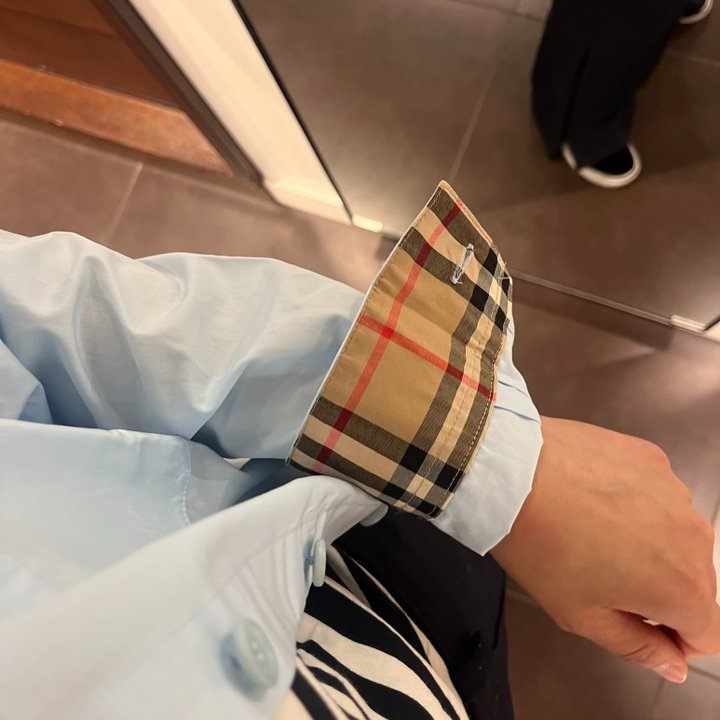 商品Burberry|BURBERRY/博柏利 女士淡蓝色棉质格纹袖经典长袖衬衫80621481,价格¥955,第26张图片详细描述