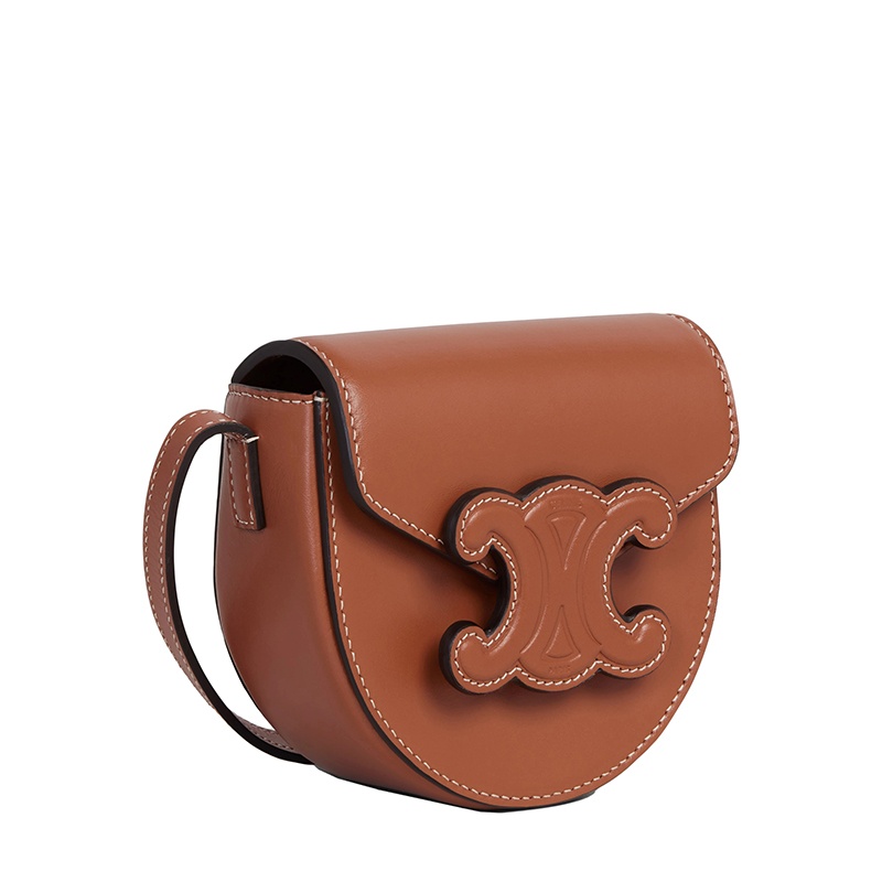 商品Celine|【包税】CELINE/赛琳 22新款BESACE CUIR TRIOMPHE系列 女士迷你黄褐色光滑牛皮革单肩斜挎包10J303DPQ.04LU,价格¥6622,第3张图片详细描述